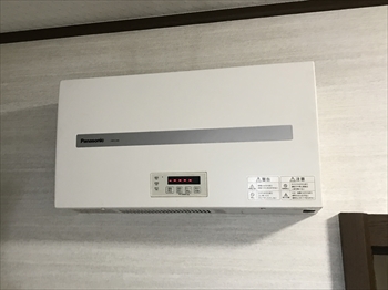 屋内に設置されたパワコン
