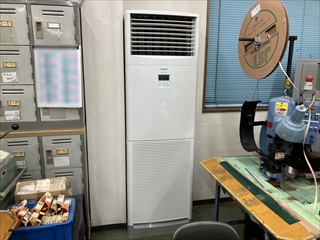 茨城県つくば市 床置きエアコン2台交換工事1
