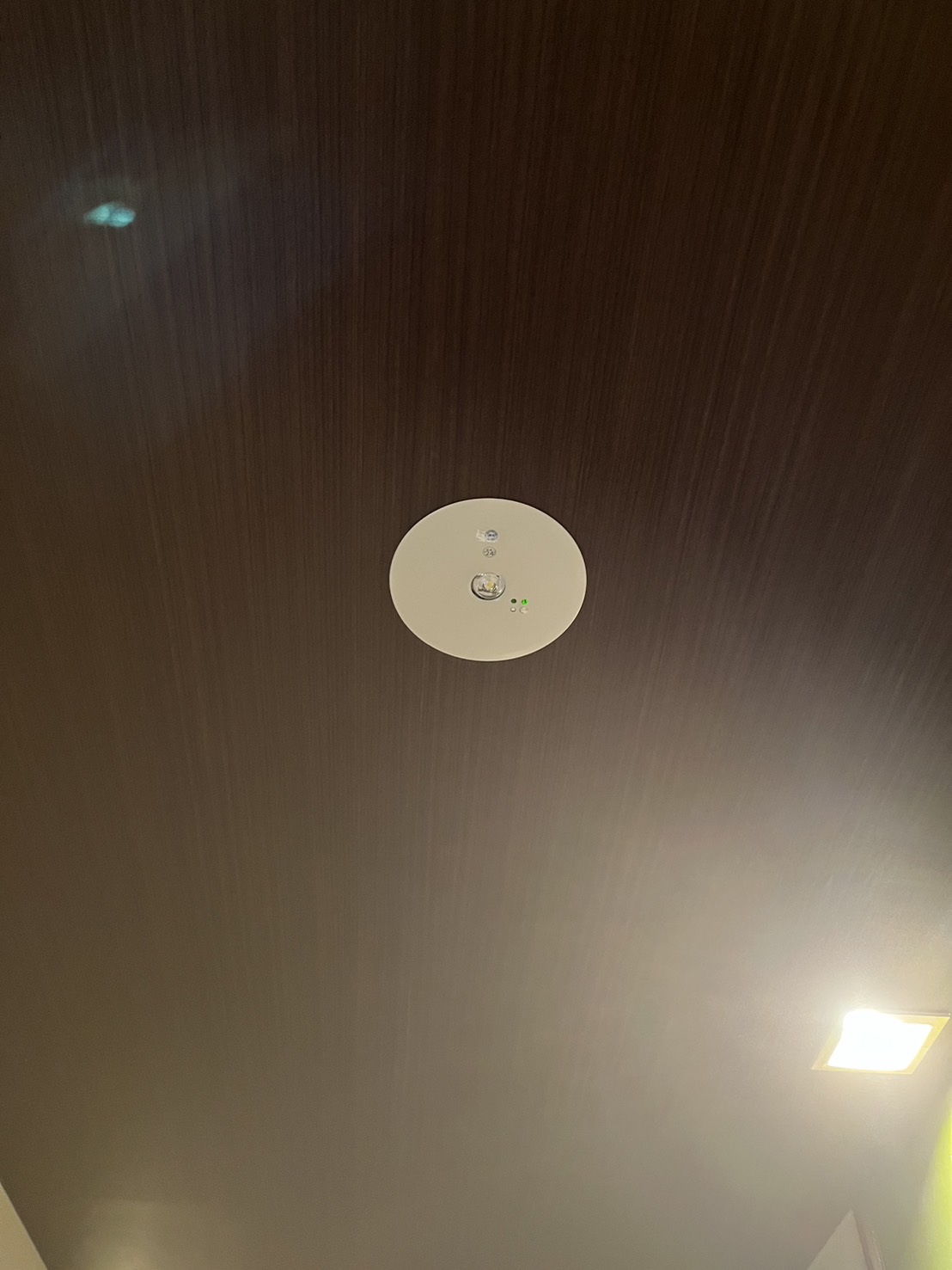 増渕電気 非常灯交換交換工事5