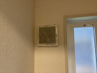 茨城県土浦市 家庭用ダクトレール・テレビ壁掛け・換気交換工事3