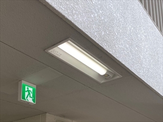 埼玉県川口市 集合住宅共用廊下照明器具交換工事2