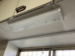 茨城県牛久市 家庭用キッチン手元照明交換工事2