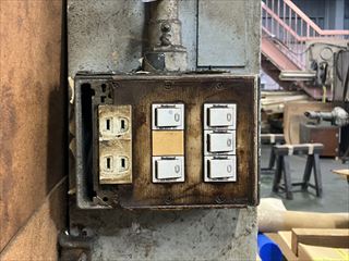 コンセント交換工事1