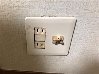 茨城県土浦市　オフィス用コンセント交換工事