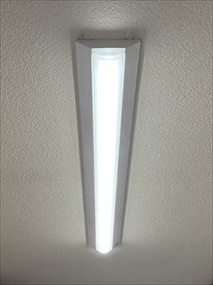 千葉県流山市　家庭用キッチン照明、棚下灯LED化工事