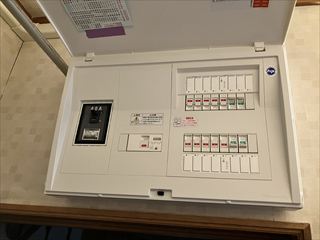 茨城県牛久市　家庭用分電盤交換、エアコン専用コンセント増設工事