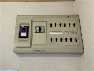 茨城県つくば市　家庭用分電盤交換、夜間蓄熱式機器撤去工事