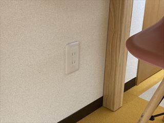 茨城県つくば市　オフィス用コンセント増設、照明交換工事