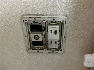 千葉県流山市　コンセント交換工事1