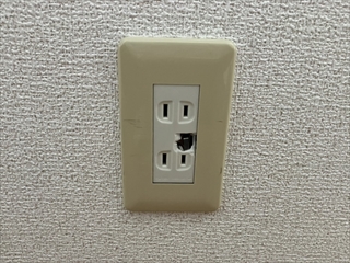 中村電設　コンセント交換工事1